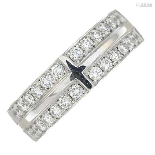 An 18ct gold diamond ring. Total diamond weight 0.70ct,