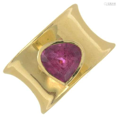 A pink tourmaline dress ring.Stamped 750.Ring size