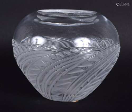 A FRENCH LALIQUE GLASS BULBOUS VASE. 8 cm high.