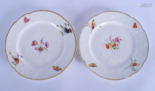 A PAIR OF EARLY 19TH CENTURY ENGLISH SCALLOPED PLATES