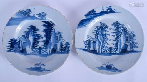 A PAIR OF 18TH CENTURY DELFT BLUE AND WHITE DISHES