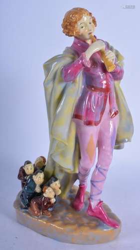 A ROYAL DOULTON FIGURE OF THE PIED PIPER HN 456. 22 cm