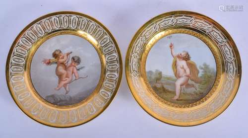 A PAIR OF EARLY 19TH CENTURY PARIS PORCELAIN PLATES