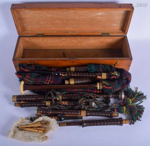 A VINTAGE SET OF SCOTTISH BAGPIPES by David Glen of