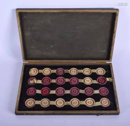 A SET OF 19TH CENTURY CARVED AND STAINED I DRAUGHTS