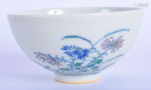 A CHINESE DOUCAI PORCELAIN TEA BOWL 20th Century,