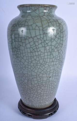 A RARE 18TH/19TH CENTURY CHINESE GE TYPE STONEWARE VASE