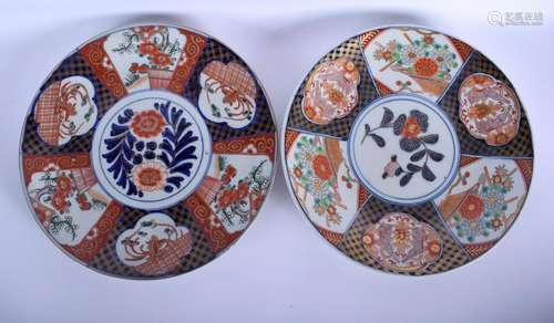 A PAIR OF 19TH CENTURY JAPANESE MEIJI PERIOD IMARI