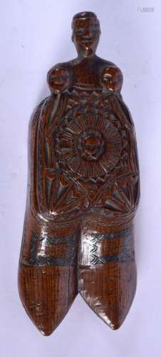 AN 18TH/19TH CENTURY CONTINENTAL TREEN SNUFF BOX AND