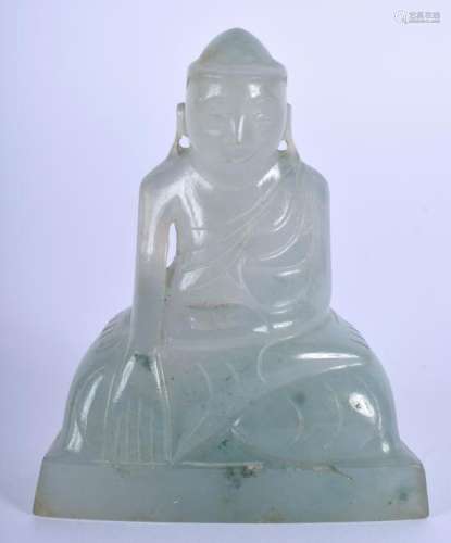 AN EARLY 20TH CENTURY CHINESE CARVED ICEY JADEITE