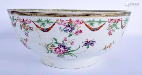 A LARGE 18TH CENTURY CHINESE EXPORT FAMILLE ROSE BOWL