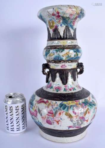 A LARGE 19TH CENTURY CHINESE CRACKLE GLAZED FAMILLE