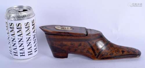 A LARGE 18TH/19TH CENTURY CONTINENTAL FRUITWOOD SHOE