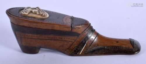 A SMALLER 18TH/19TH CENTURY CONTINENTAL FRUITWOOD SHOE