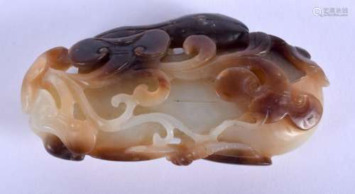 AN UNUSUAL 19TH CENTURY CHINESE CARVED JADE FRUITING