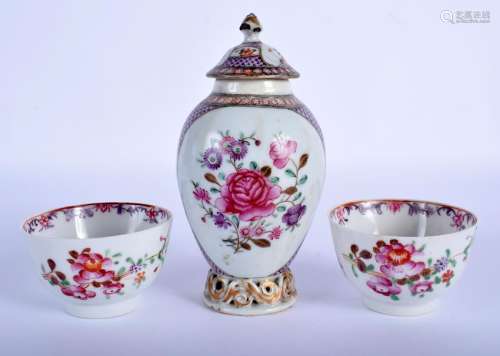 A PAIR OF 18TH CENTURY CHINESE FAMILLE ROSE TEA BOWLS