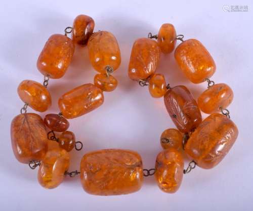 A RARE EARLY 20TH CENTURY CARVED AMBER NECKLACE