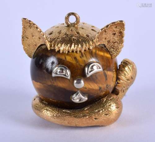 AN UNUSUAL 1950S FRENCH 18CT GOLD TIGERS EYE CAT