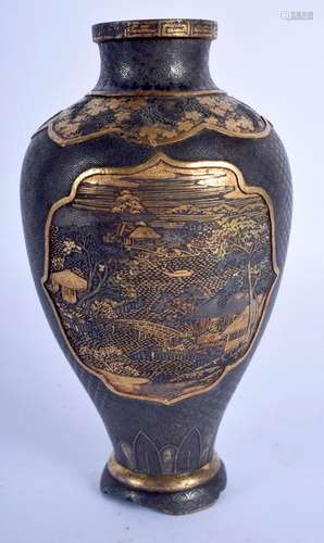 A 19TH CENTURY JAPANESE MEIJI PERIOD KOMAI GOLD INLAID