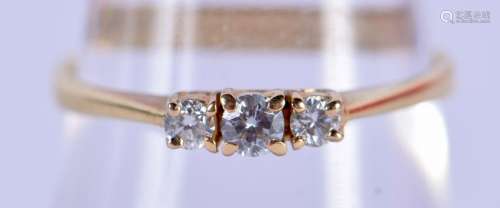 AN 18CT GOLD AND DIAMOND RING. 2.5 grams. P/Q.