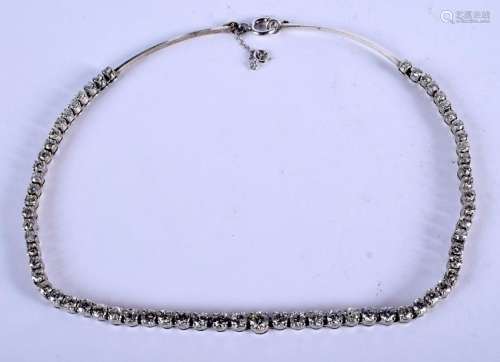 A LOVELY ART DECO PLATINUM AND DIAMOND NECKLACE of