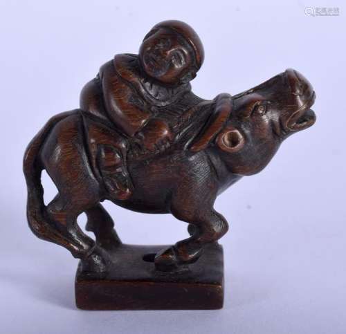 A 19TH CENTURY JAPANESE MEIJI PERIOD CARVED BOXWOOD