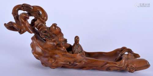 A RARE EARLY 18TH CENTURY CHINESE CARVED BOXWOOD