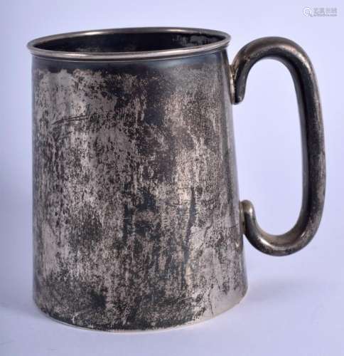 AN ANTIQUE SILVER MUG. Birmingham 1904. 5.1 oz. 9 cm