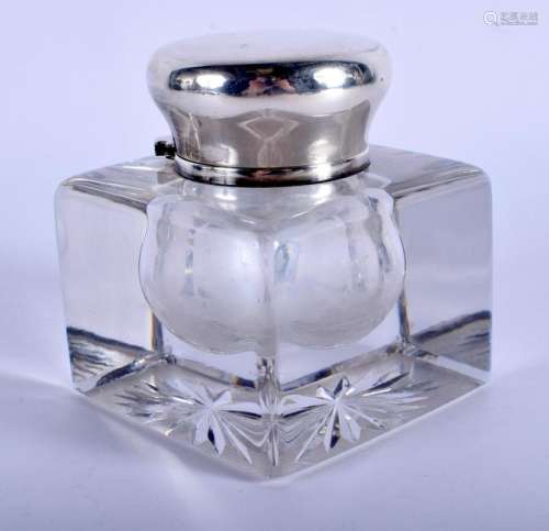 AN EDWARDIAN SILVER AND GLASS INKWELL. London 1908. 11