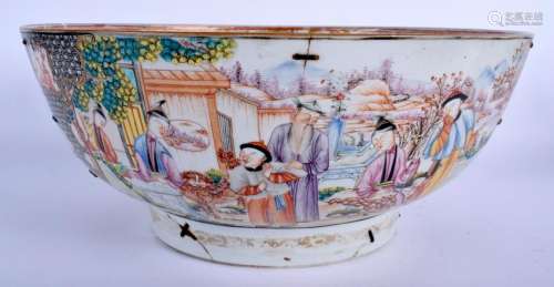 A LARGE 18TH CENTURY CHINESE FAMILLE ROSE EXPORT BOWL
