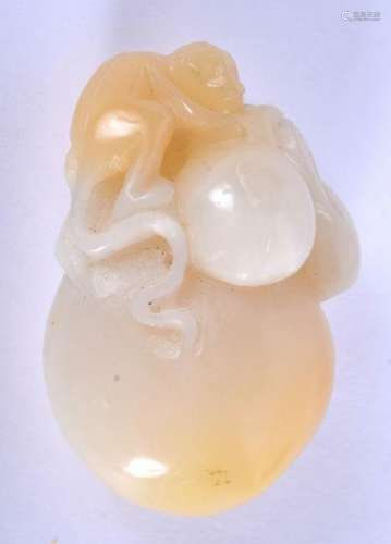 AN EARLY 20TH CENTURY CHINESE CARVED AGATE PEACH Late