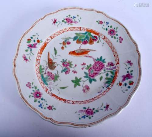 AN 18TH CENTURY CHINESE EXPORT FAMILLE ROSE PLATE