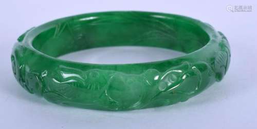 A CHINESE CARVED JADEITE BANGLE 20th Century. 7.5 cm