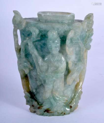 AN EARLY 20TH CENTURY CHINESE CARVED JADEITE SNUFF