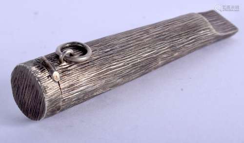 AN UNUSUAL ANTIQUE SILVER WHISTLE. 8.5 cm long.