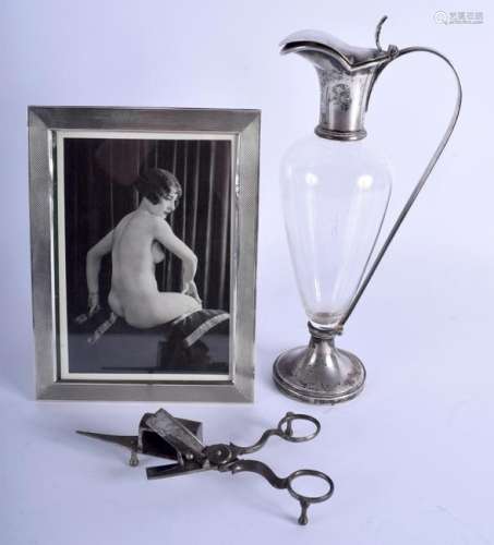 AN ANTIQUE CONTINENTAL SILVER AND GLASS JUG with a