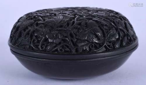 AN EARLY 20TH CENTURY CHINESE CARVED LACQUER BOX AND