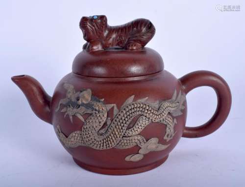 A RARE EARLY 20TH CENTURY CHINESE YIXING TEAPOT AND