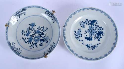 TWO 18TH CENTURY CHINESE BLUE AND WHITE DISHES
