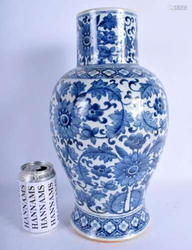 A LARGE 19TH CENTURY CHINESE BLUE AND WHITE PORCELAIN