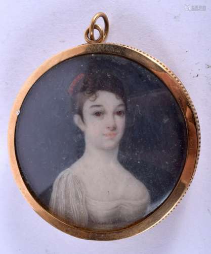 A GEORGE III I PORTRAIT MINIATURE depicting a pretty