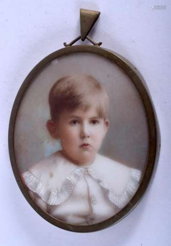 AN ANTIQUE PAINTED I PORTRAIT MINIATURE. Image 5.5 cm x