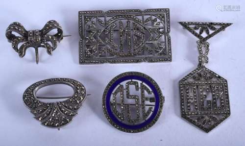 ASSORTED SILVER JEWELLERY. (qty)