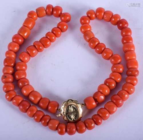 AN 18CT GOLD CHINESE CORAL NECKLACE. 52 grams. 46 cm