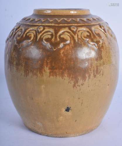 A 19TH CENTURY CHINESE PROVINCIAL GINGER JAR Late Qing.