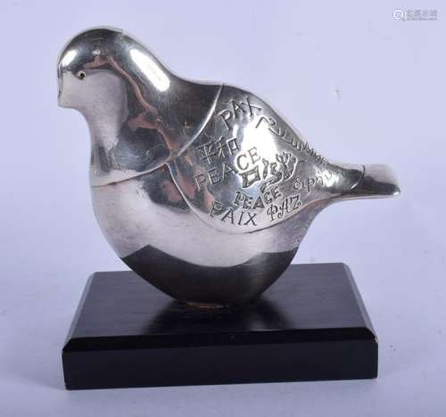 A 1960S SILVER PEACE DOVE. 14 cm x 11 cm.