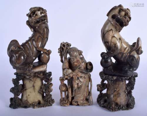 A PAIR OF 19TH CENTURY CHINESE CARVED SOAPSTONE