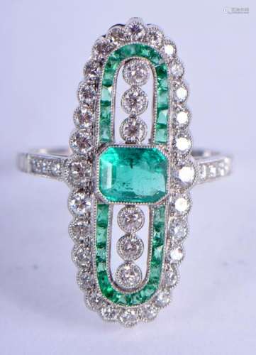 A LOVELY ART DECO PLATINUM EMERALD AND DIAMOND RING. 5