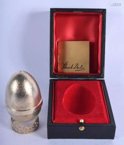 A BOXED STUART DEVLIN SURPRISE SILVER EGG. London 1983.