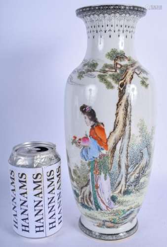 A FINE CHINESE REPUBLICAN PERIOD FAMILLE ROSE VASE